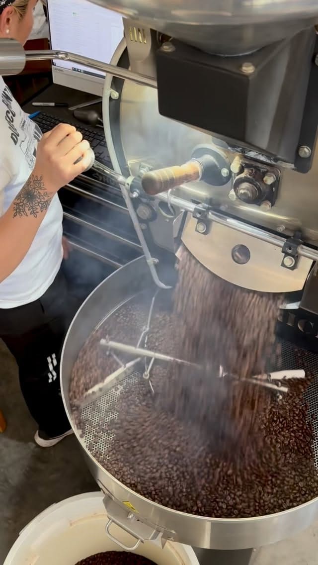 Post 5 by DoceCuarenta Coffee Roasters on Instagram (video)