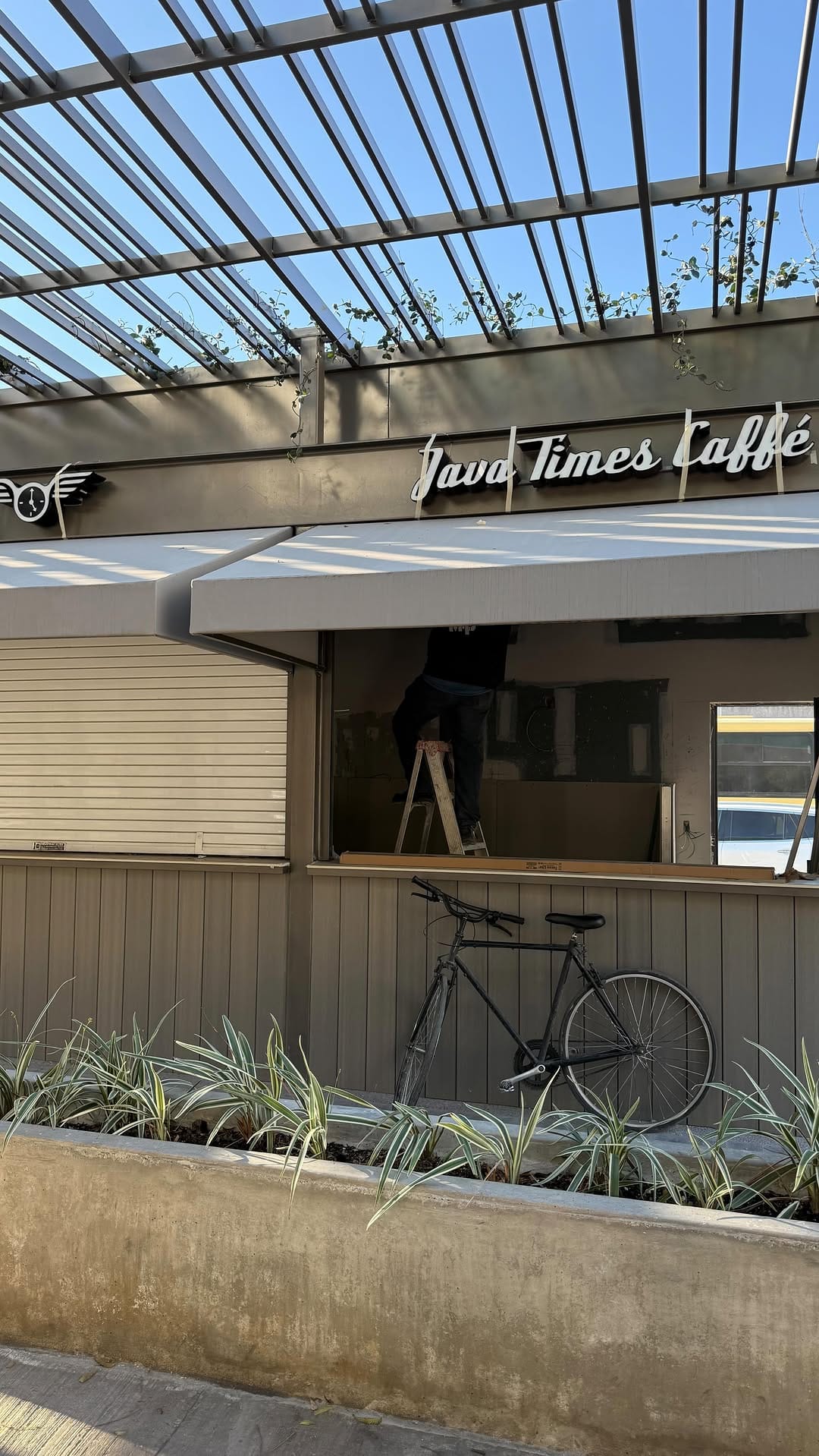 Post 9 by Java Times Caffé on Instagram (video)