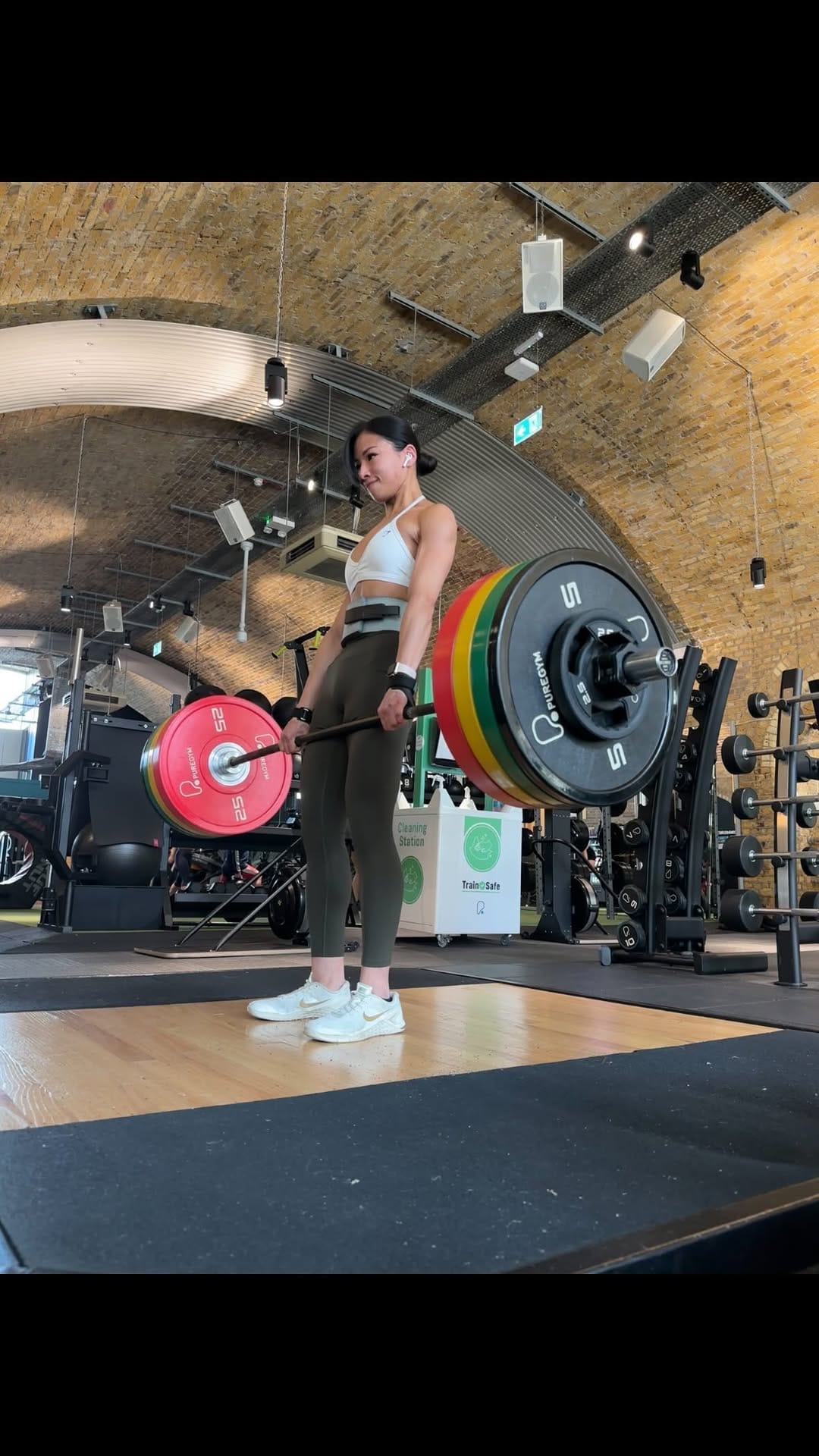 Post 10 by Yasmine Tran on Instagram (video)