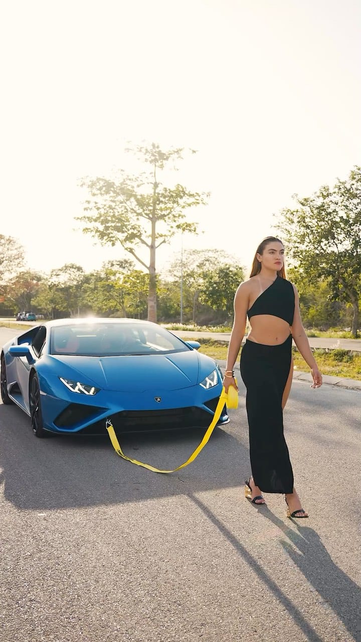 Post 8 by Dariana Golden Woman on Instagram (video)