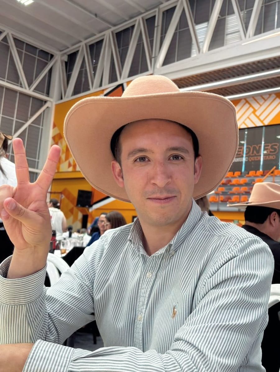 Post 2 by Dr. Mauricio González López on Instagram (carousel)