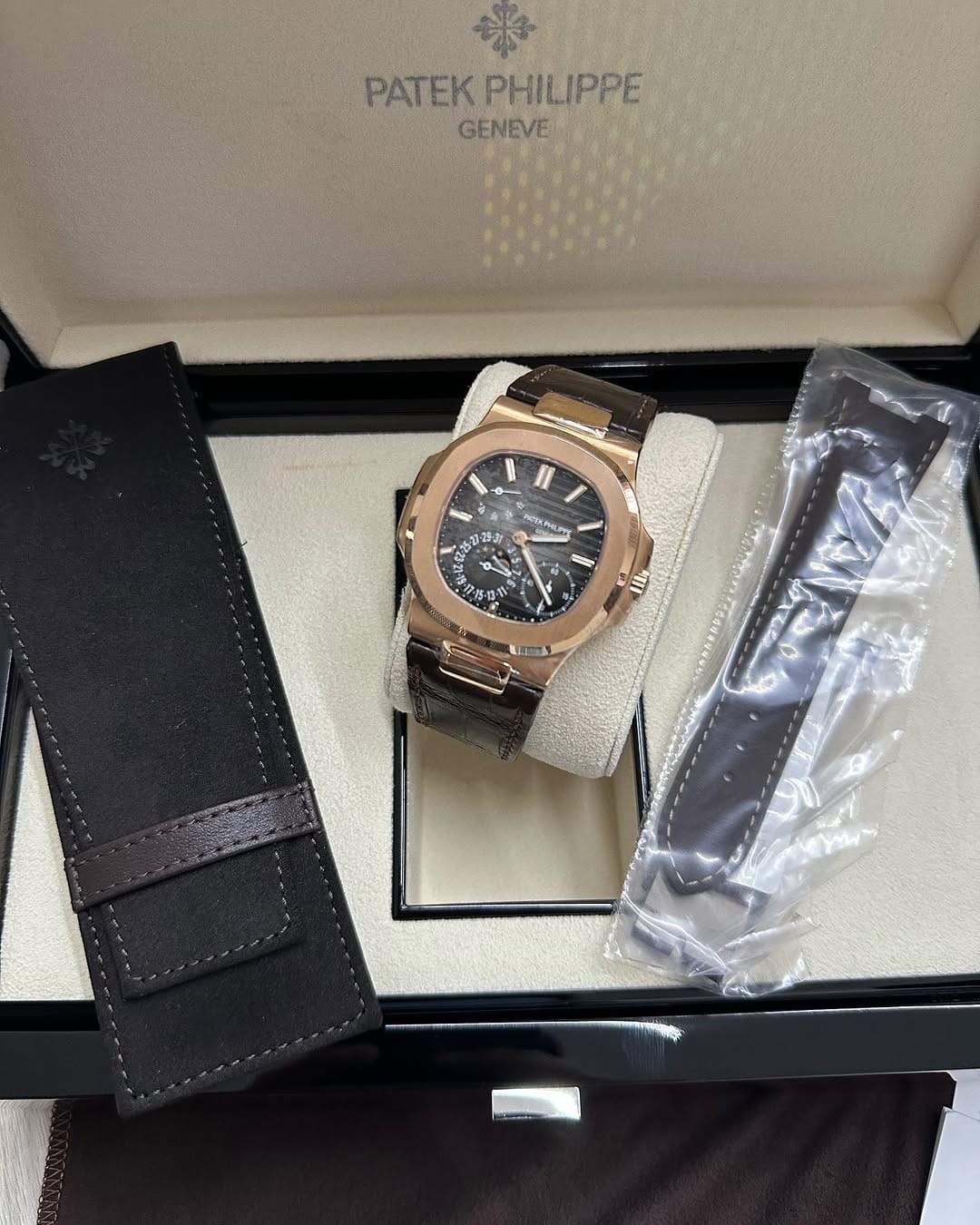 Post 10 by WatchTradingMexico on Instagram (carousel)