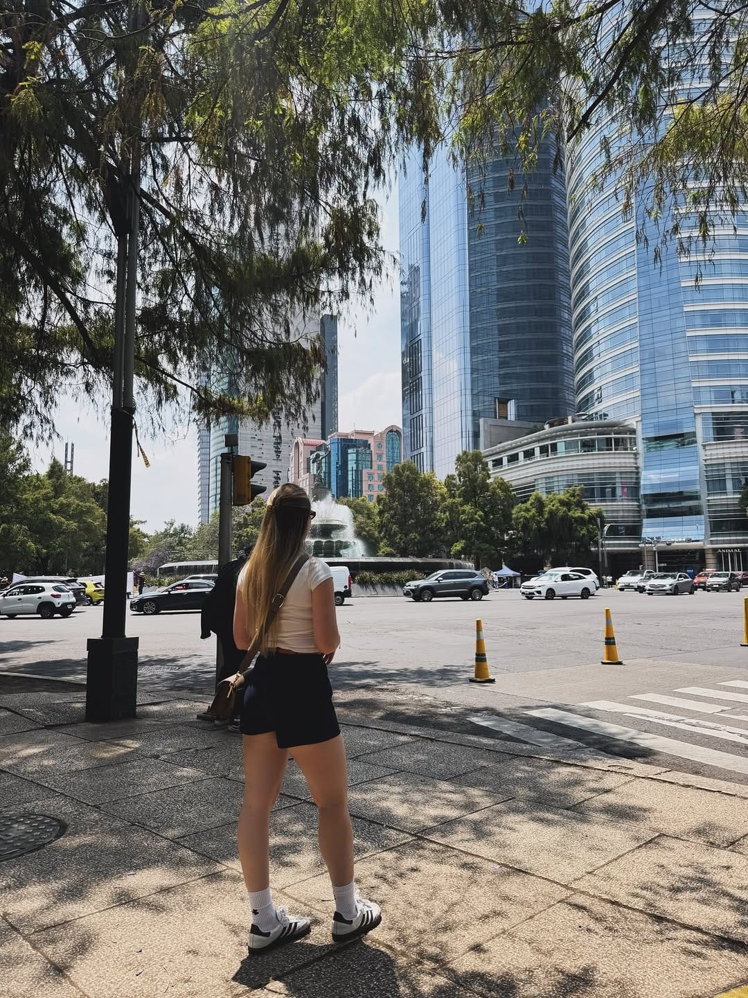 Post 2 by Claudia Pallares on Instagram (image)