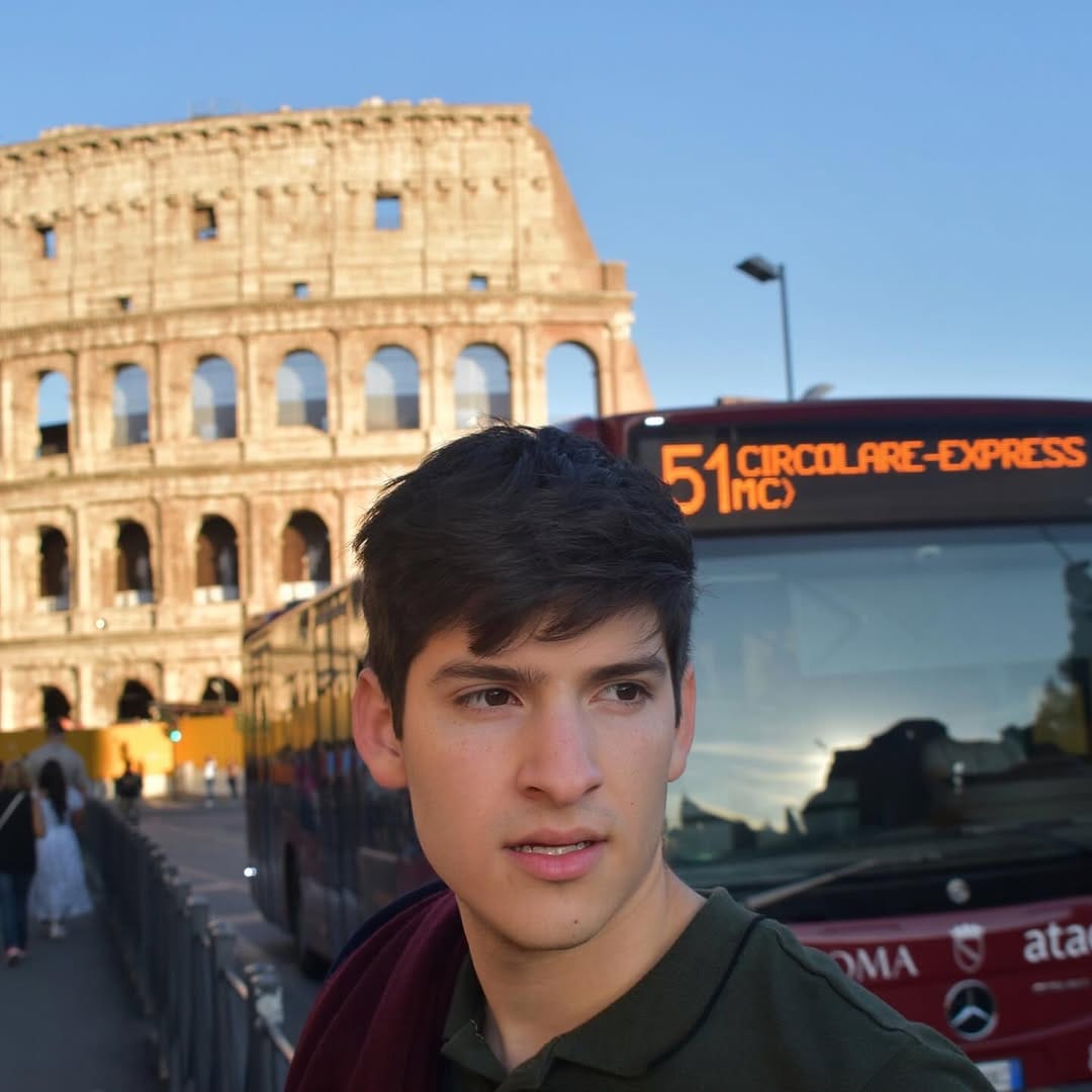 Post 3 by Agustín Jethro on Instagram (carousel)