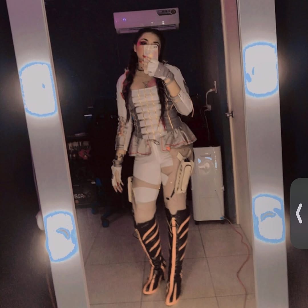 Post 10 by Grey on Instagram (image)