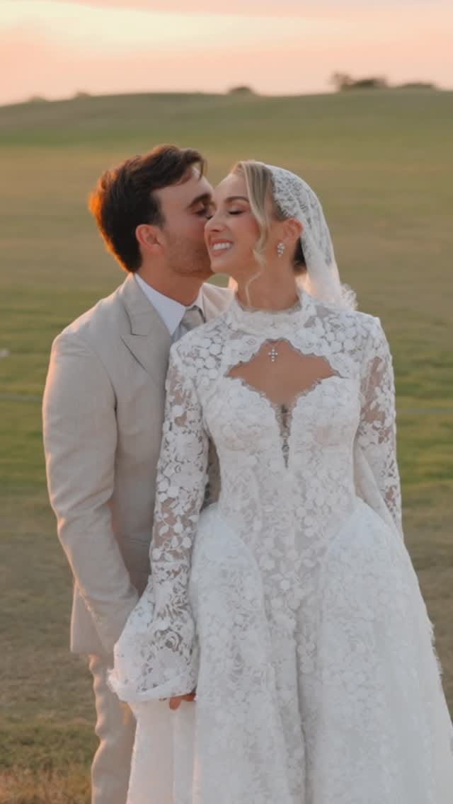 Post 2 by Haku Films // Wedding photographers & videographers on Instagram (video)