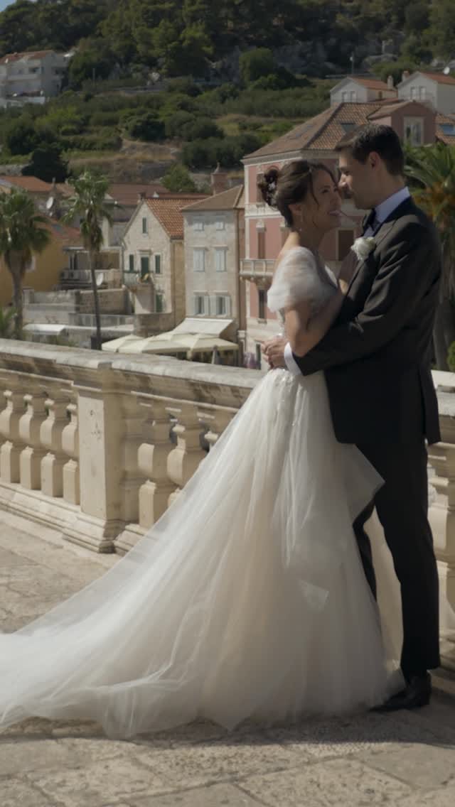 Post 3 by Lukart Weddings on Instagram (video)