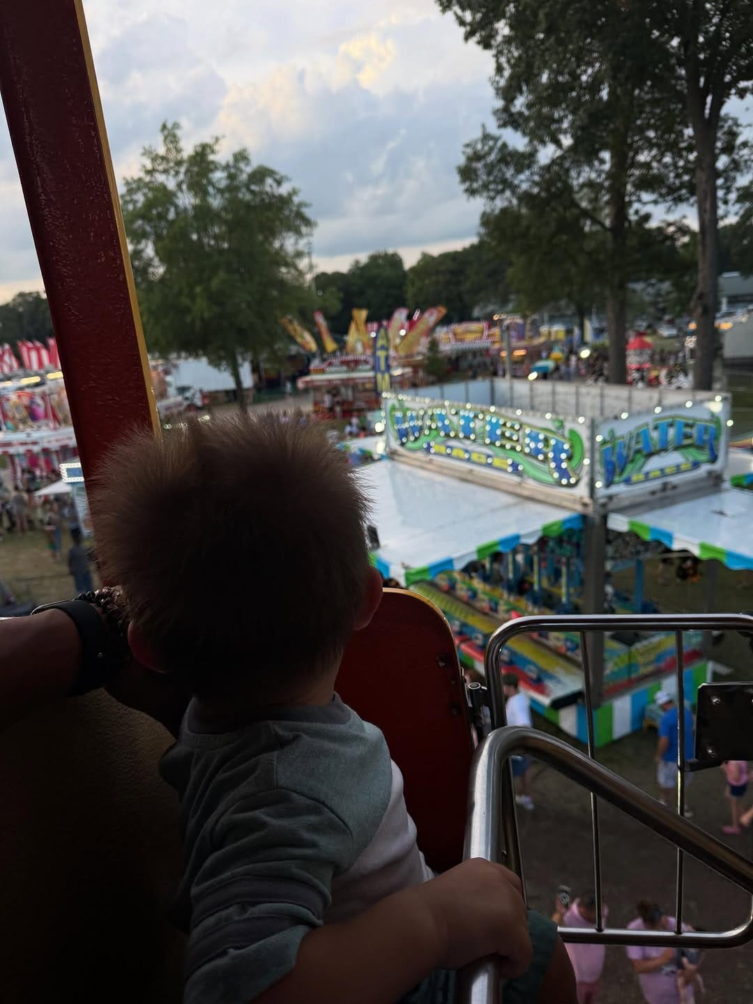 Post 9 by Leonel on Instagram (carousel)