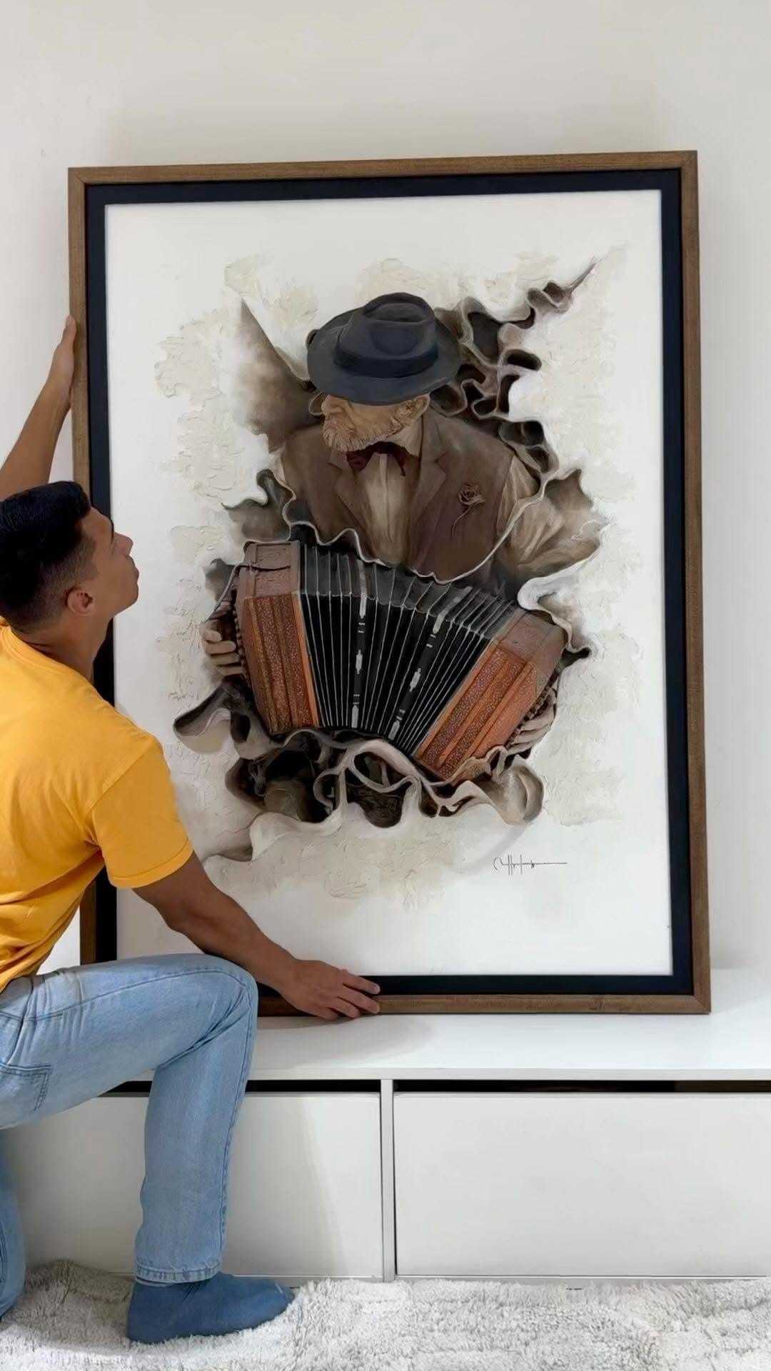 Post 8 by Artista y escultor plastico on Instagram (video)