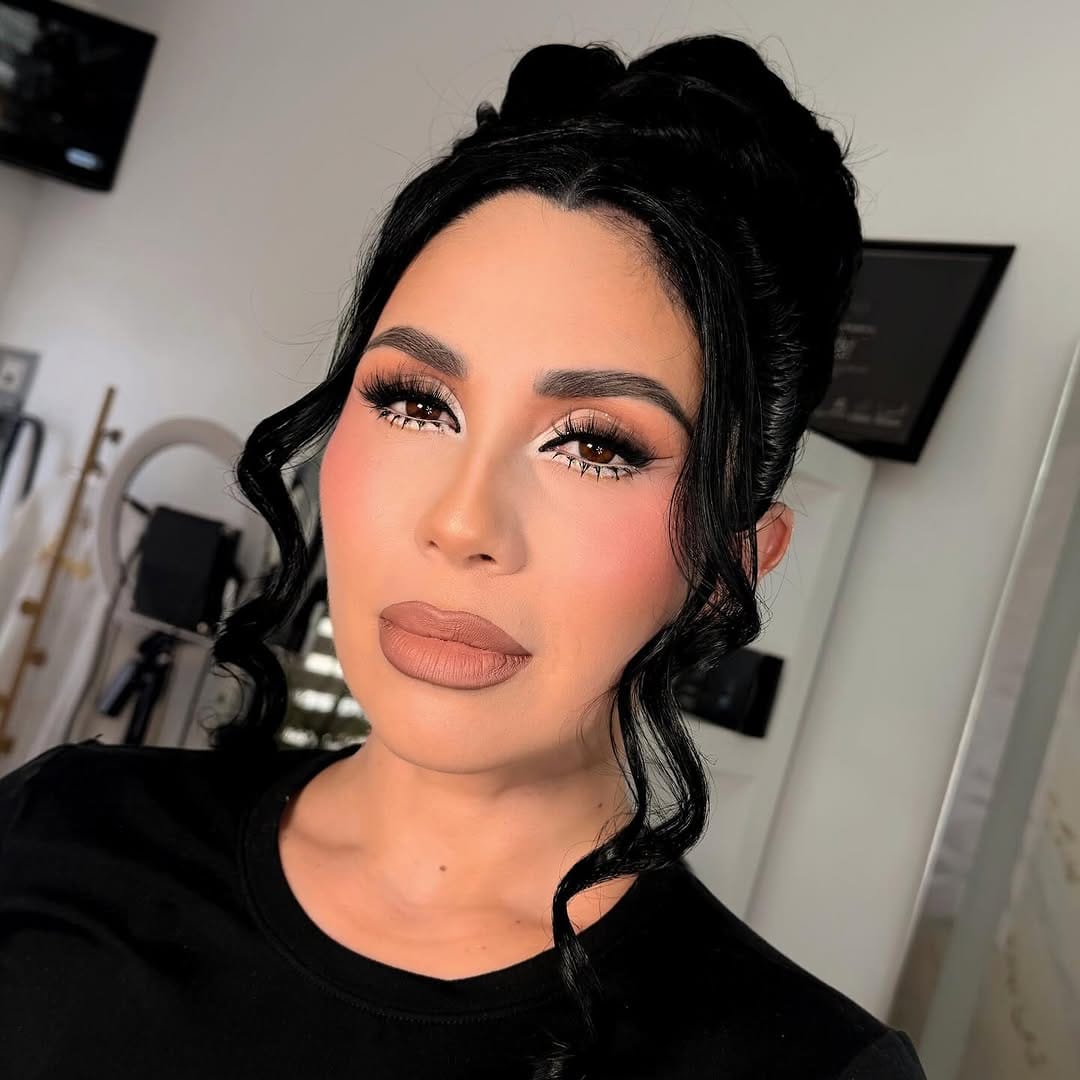 Post 5 by Judith Muñoz Makeup Artist on Instagram (carousel)