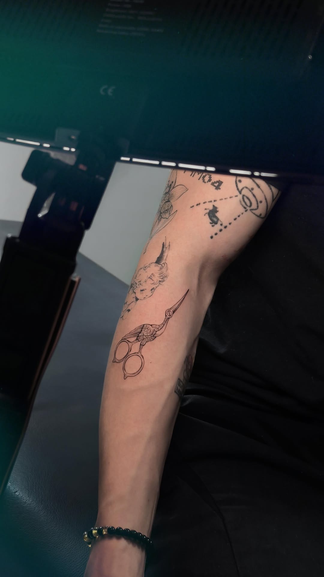 Post 10 by Tatuajes Fine Line CDMX on Instagram (video)