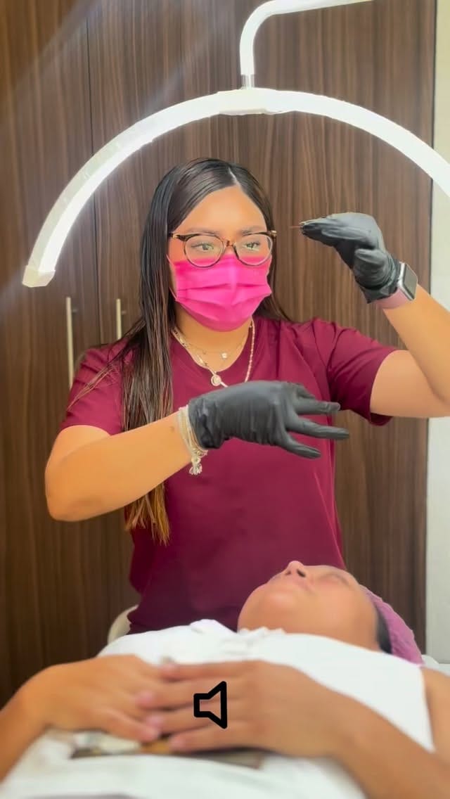 Post 6 by Kenya Ávalos 🐘 on Instagram (video)