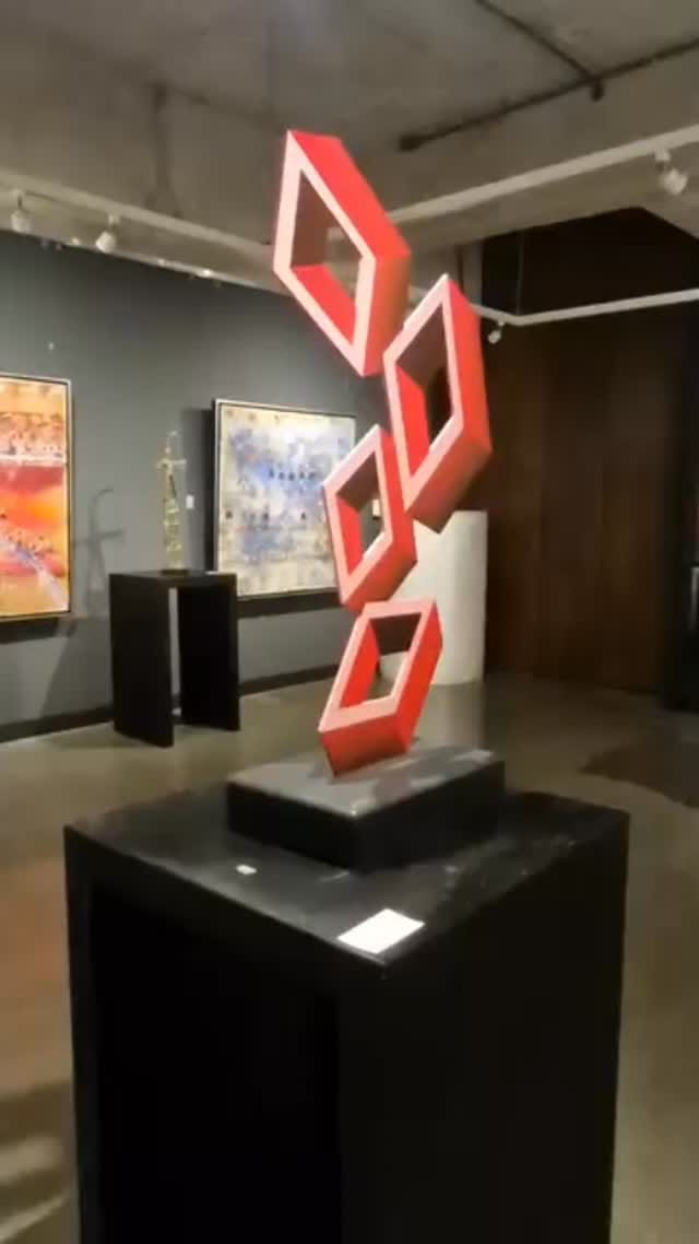 Post 9 by DANIEL SANSEVIERO on Instagram (video)