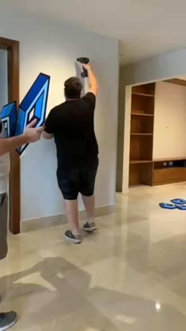 Post 4 by DANIEL SANSEVIERO on Instagram (video)