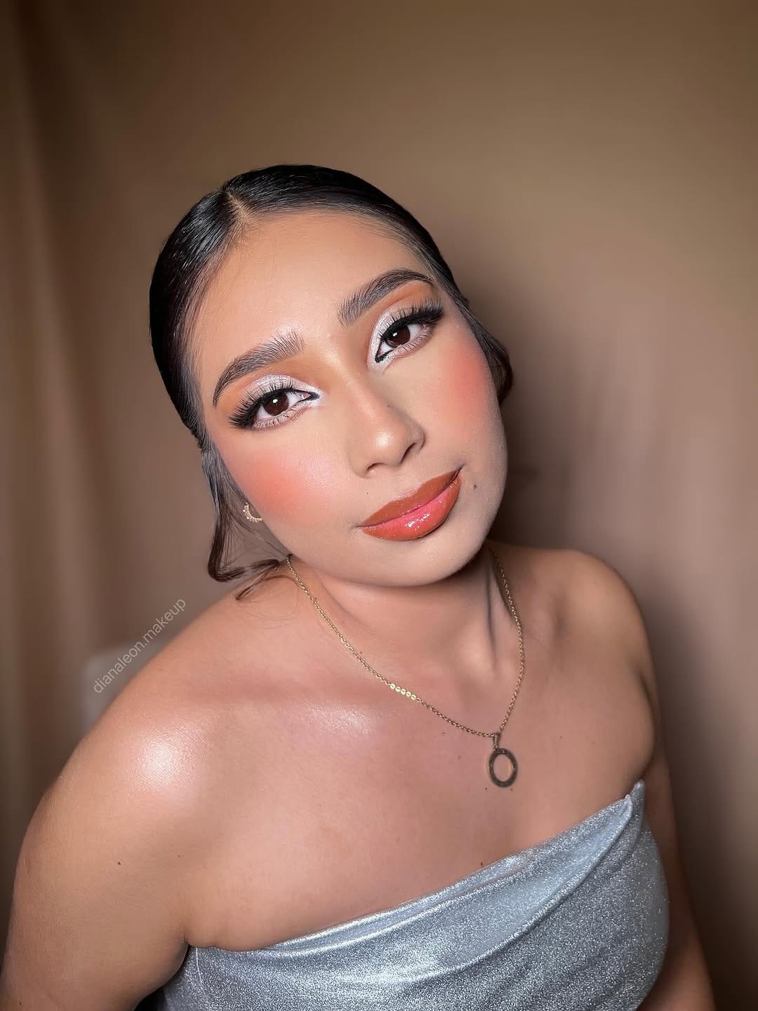 Post 5 by Diana Leon makeup on Instagram (carousel)