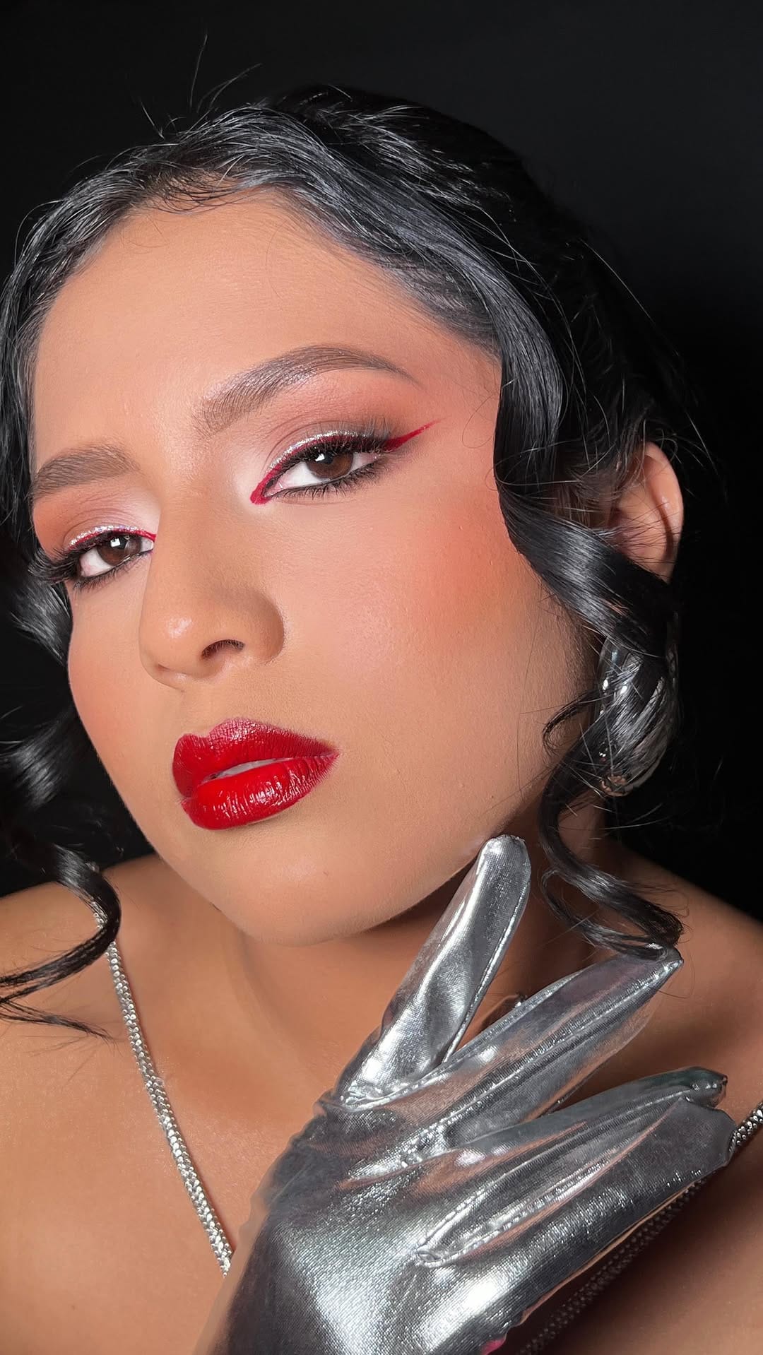 Post 7 by Diana Leon makeup on Instagram (video)