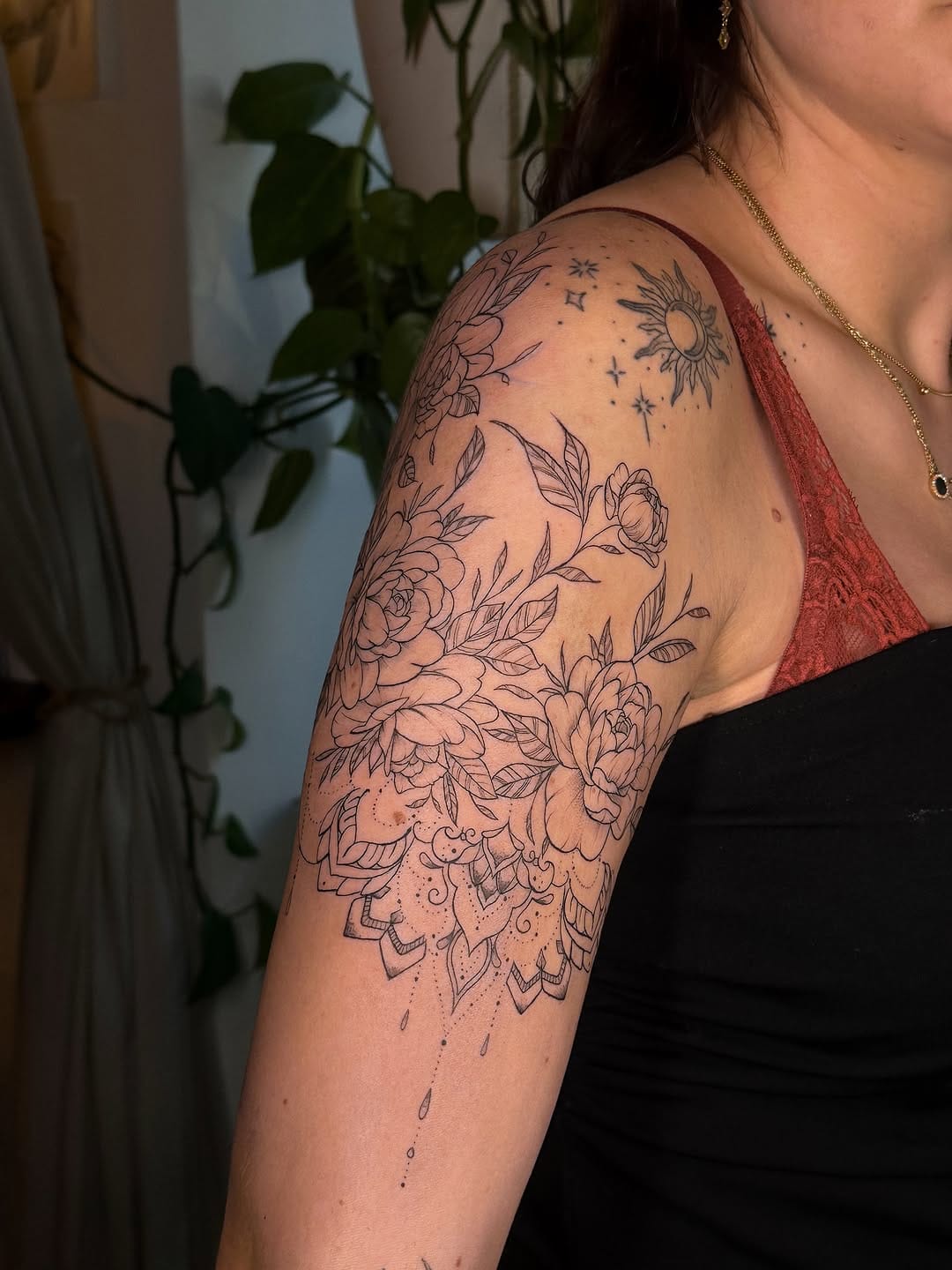 Post 7 by Leonie Busse | Tattoo Artist on Instagram (carousel)