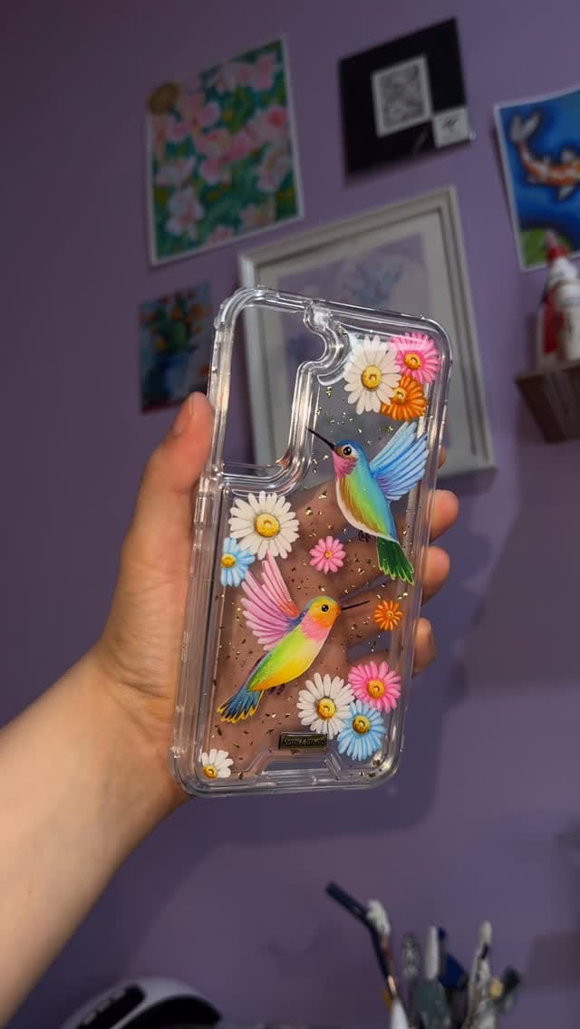 Post 4 by Kari Cases on Instagram (video)