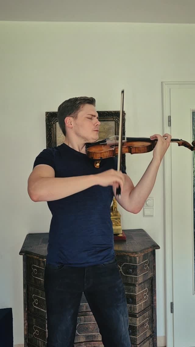 Post 4 by Tassilo Probst on Instagram (video)