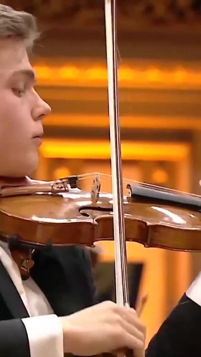Post 7 by Tassilo Probst on Instagram (video)