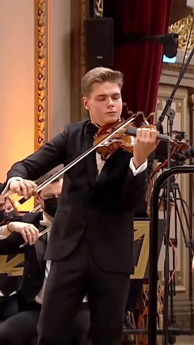 Post 5 by Tassilo Probst on Instagram (video)