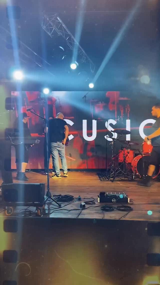 Post 5 by Lord Comepiña on Instagram (video)