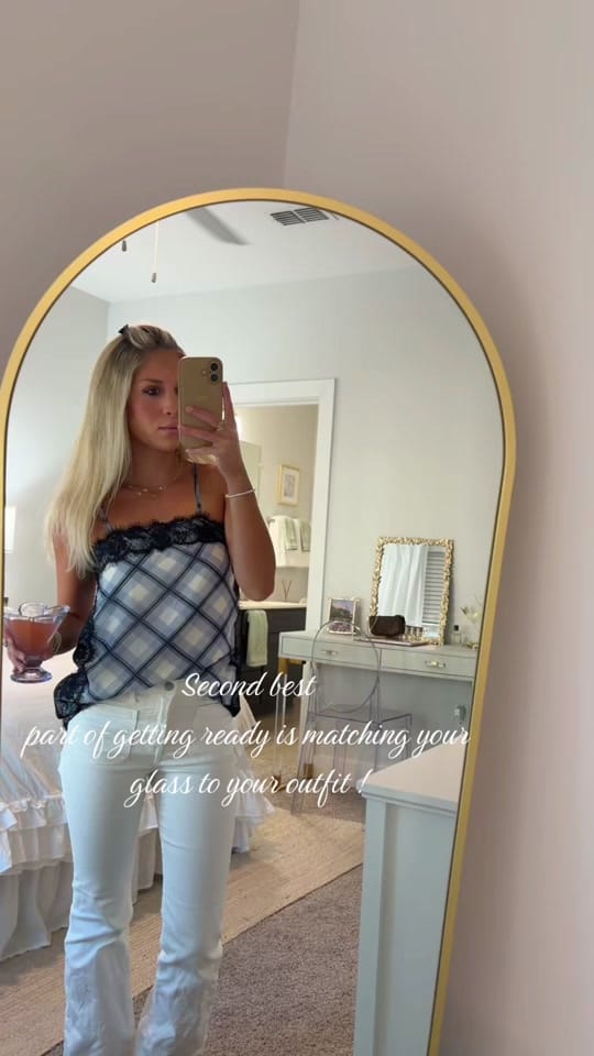 Post 4 by Halle on TikTok (video)