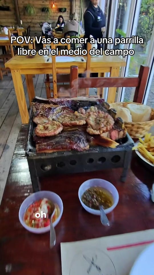 Post 1 by Club del bajón on TikTok (video)