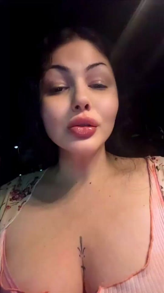Post 1 by Carolyne NvrrO on TikTok (video)