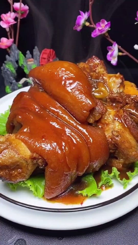 Post 1 by Catch Food on TikTok (video)