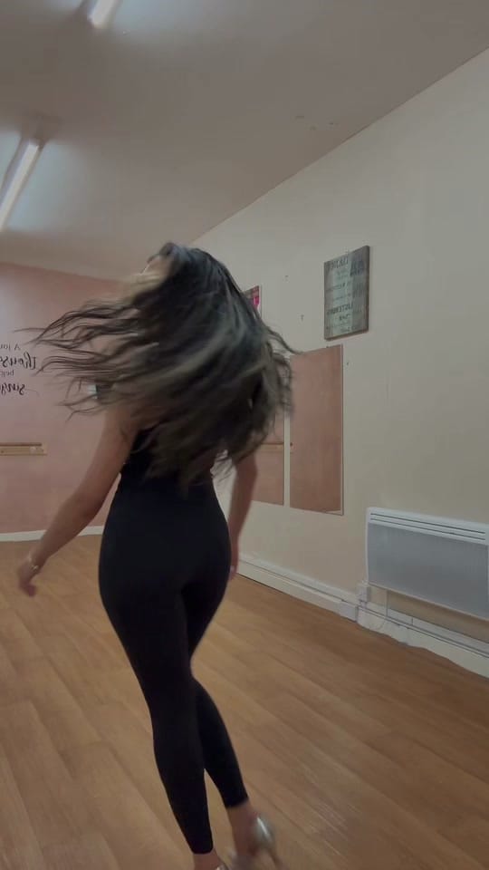 Post 4 by Frances Godlova on TikTok (video)