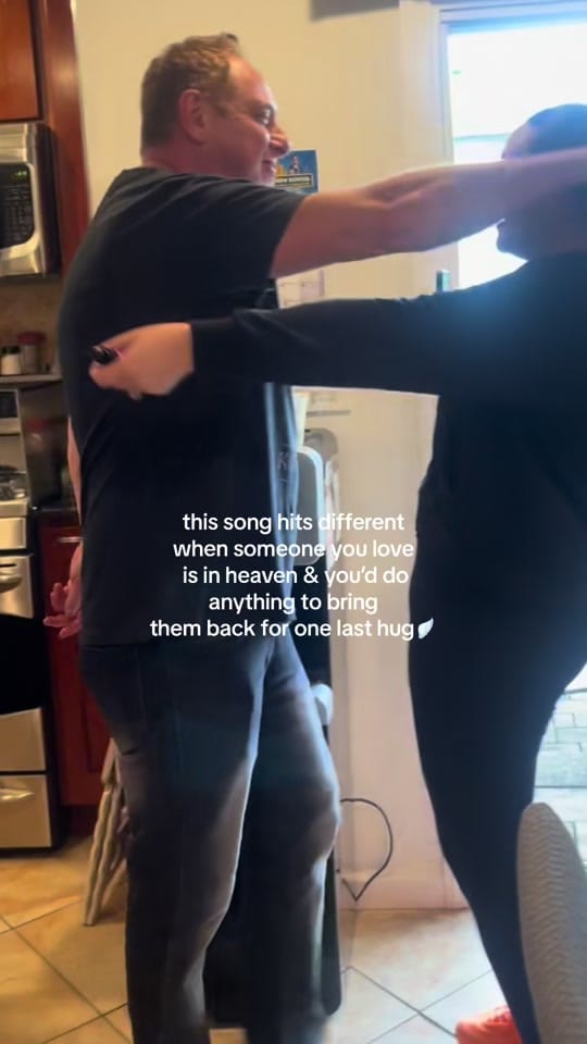 Post 8 by Arianna on TikTok (video)