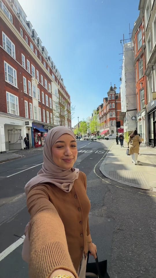 Post 8 by Farhana Oberson on TikTok (video)