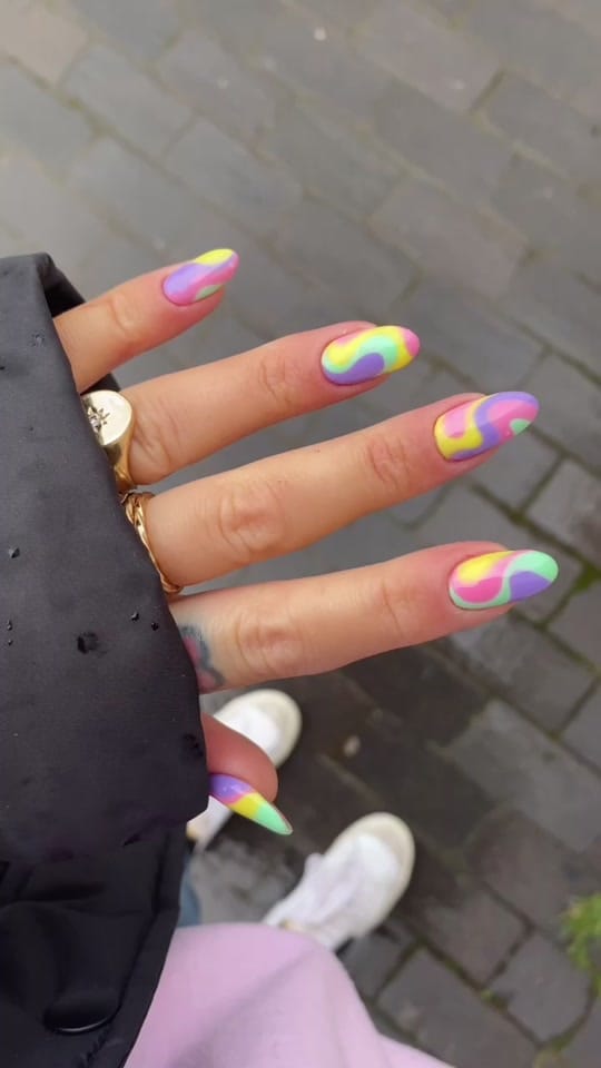 Post 10 by Nails Bab on TikTok (video)