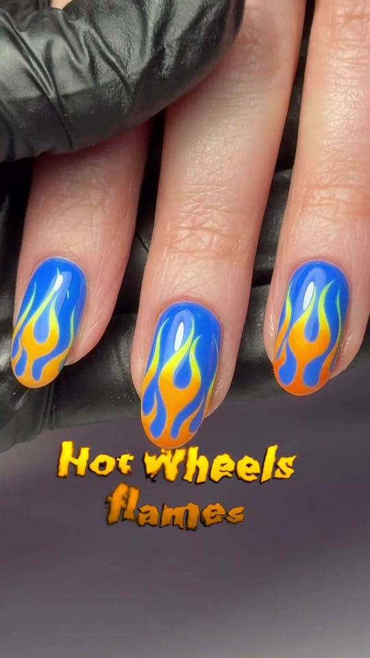 Post 1 by Nails Bab on TikTok (video)