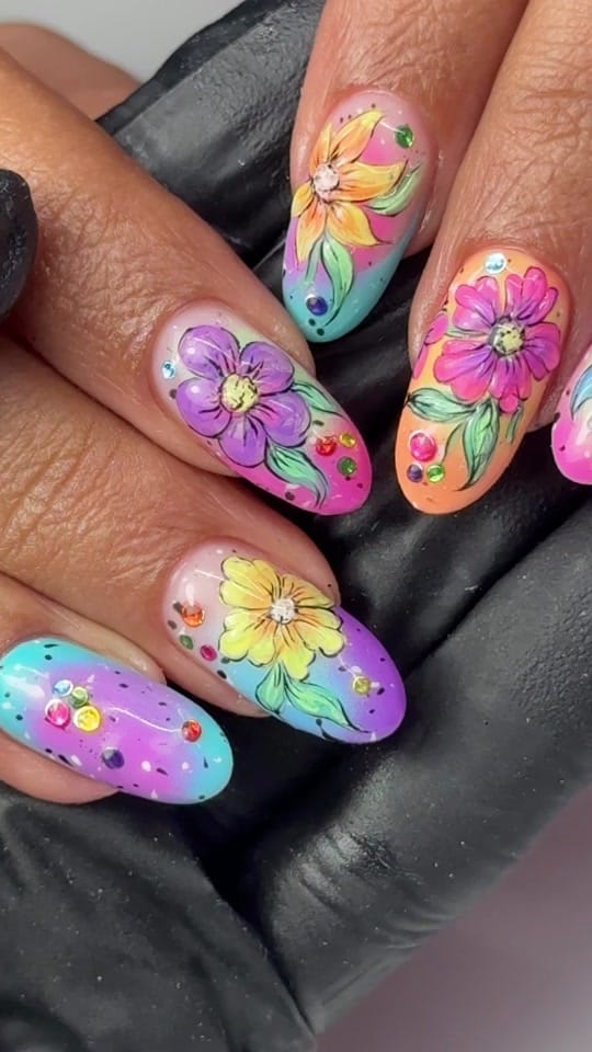 Post 2 by Nails Bab on TikTok (video)