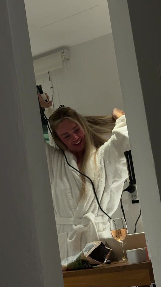 Post 6 by Nicole Dunlop on TikTok (video)