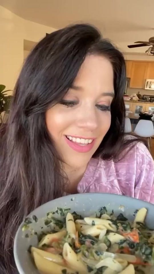 Post 2 by Nina on TikTok (video)