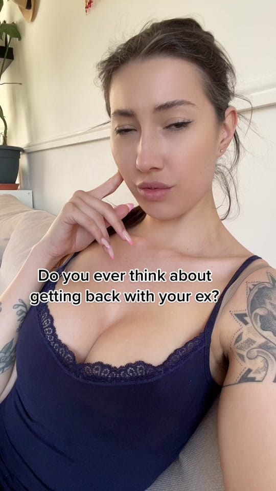 Post 1 by Flora Ivy on TikTok (video)