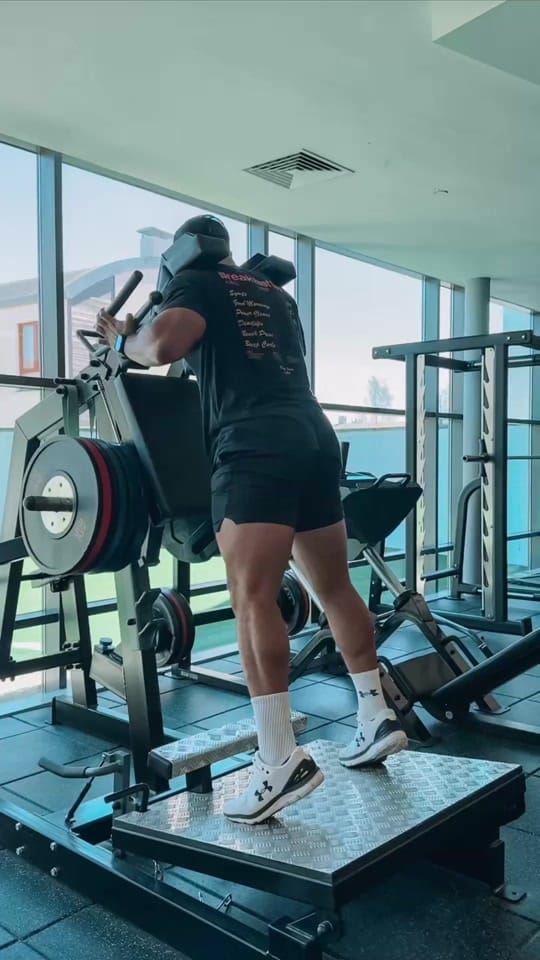 Post 6 by Aaron Smyth on TikTok (video)
