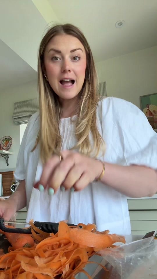 Post 5 by Emily Bell on TikTok (video)