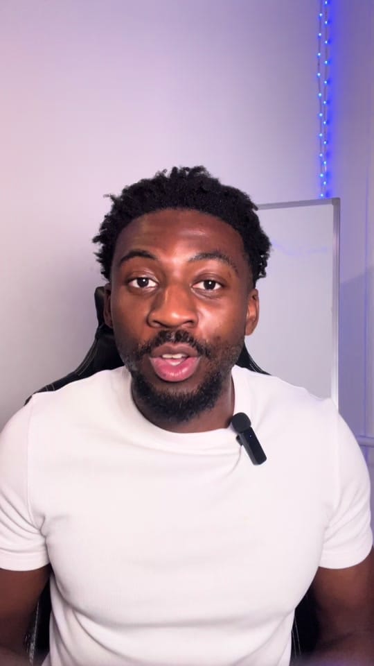 Post 2 by A U R É O on TikTok (video)