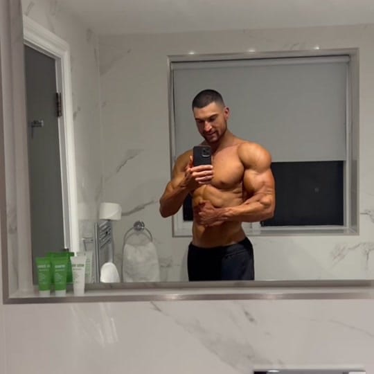 Post 7 by iulifitness on TikTok (video)