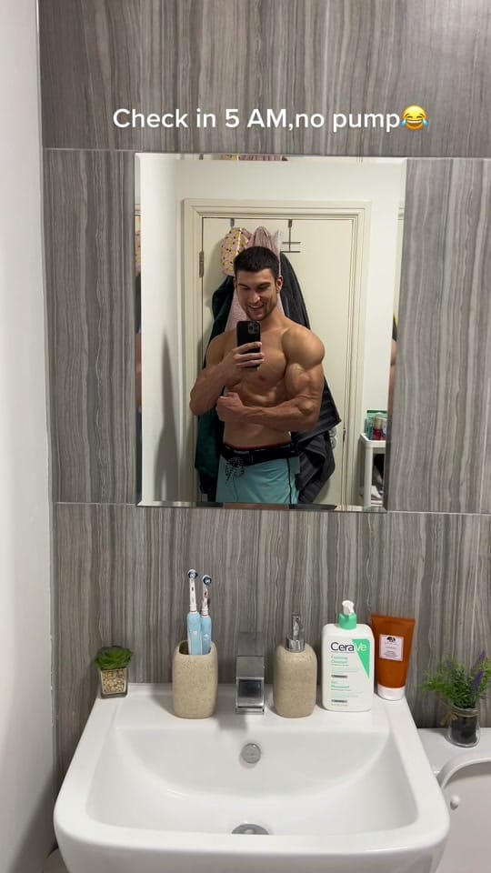 Post 8 by iulifitness on TikTok (video)