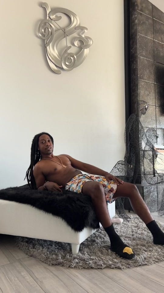 Post 10 by LIVELARGEBITCH on TikTok (video)
