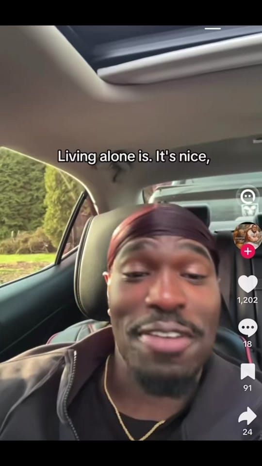 Post 3 by LIVELARGEBITCH on TikTok (video)