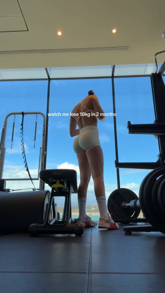 Post 1 by anassaoneill on TikTok (video)