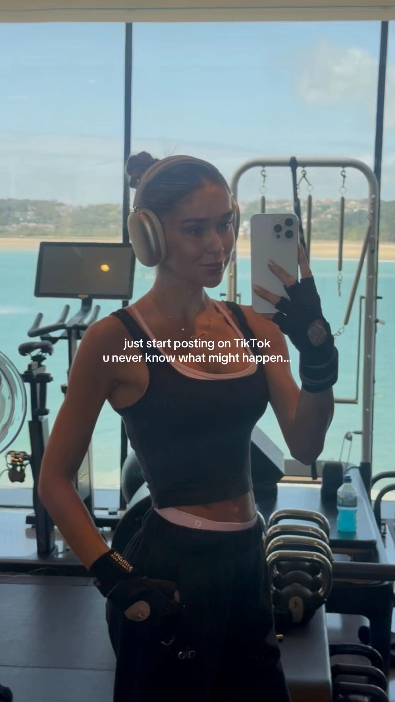 Post 2 by anassaoneill on TikTok (video)