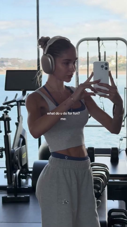 Post 7 by anassaoneill on TikTok (video)