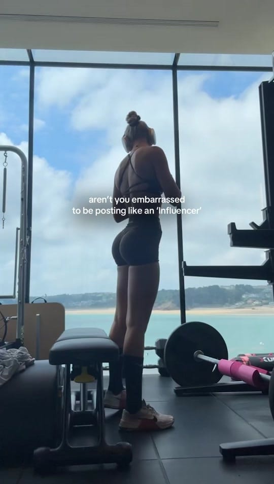 Post 6 by anassaoneill on TikTok (video)